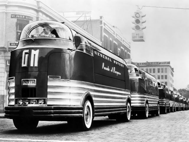 1950s Futurliners parade GM Media Archives 7
