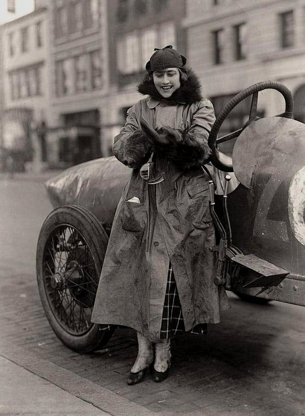 Eleanor Blevins in New York City circa 1910s 3