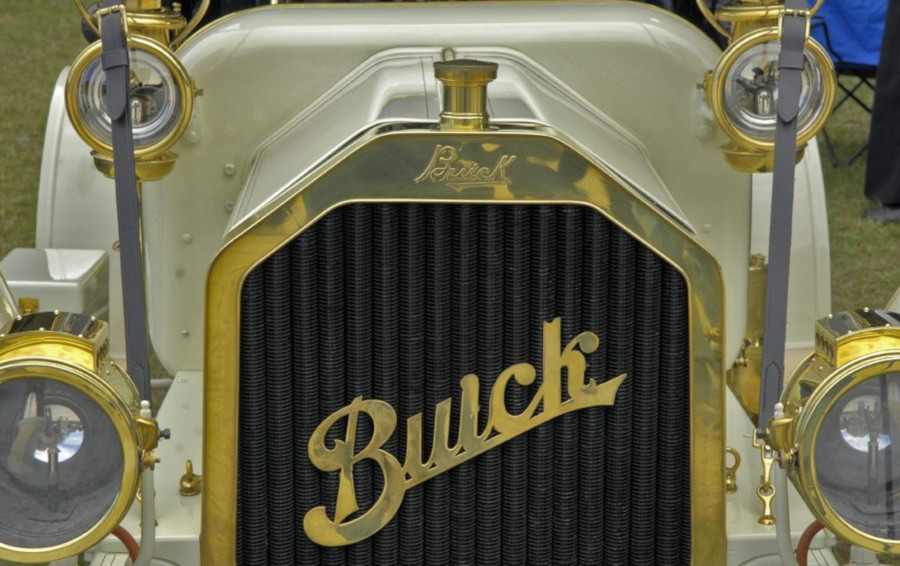 The Buick emblem circa 1908 as displayed on a car RESIZED 1