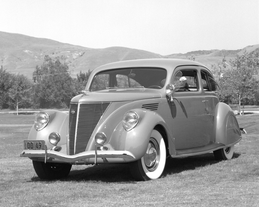 1936 Lincoln Zephyr front end The Henry Ford RESIZED 2