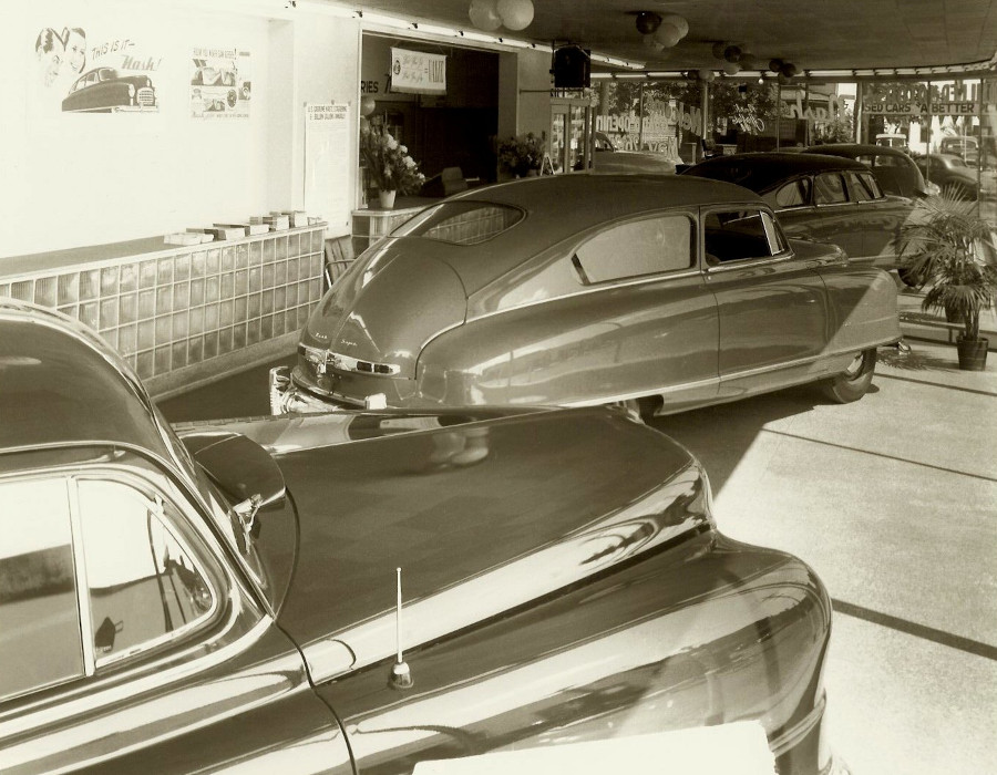 1949 Nash cars on display Stellantis Chrysler Archives CROPPED AND RESIZED 4
