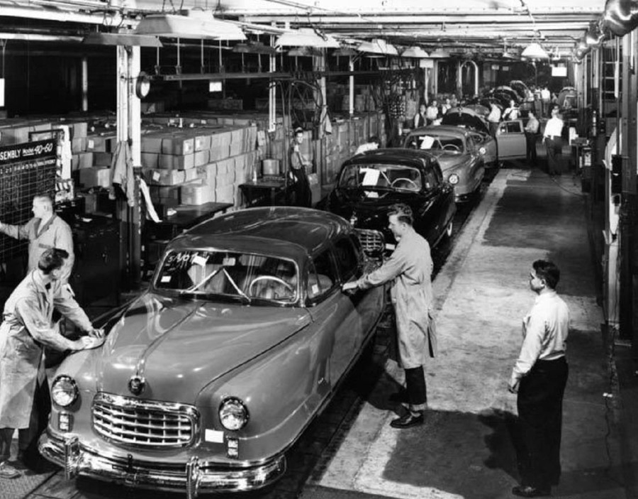 1949 Nash cars on the assembly line Stellantis Chrysler Archives CROPPED AND RESIZED 1