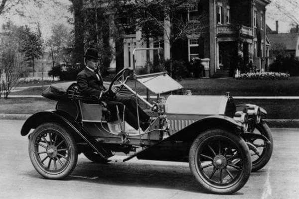 An early Hudson automobile 3