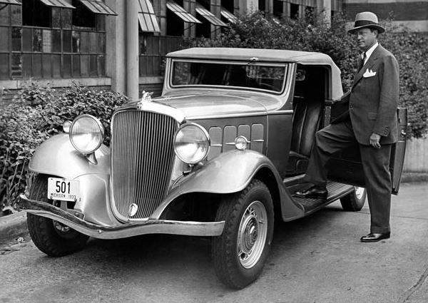 Roy Chapin standing next to a 1933 Hudson 1