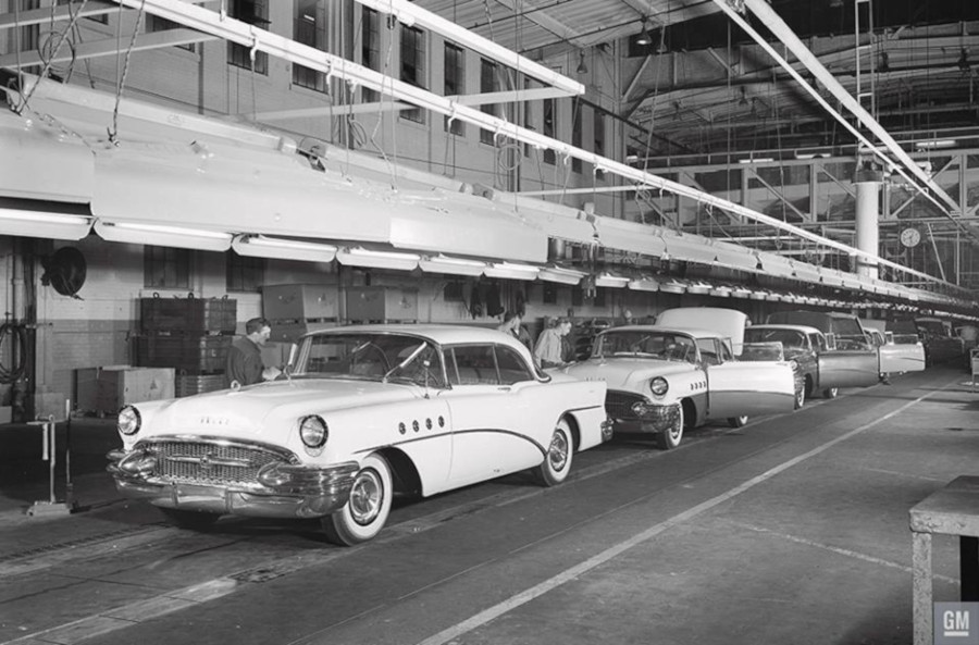 1955 Buicks coming the assembly line GM Media Archives RESIZED 1