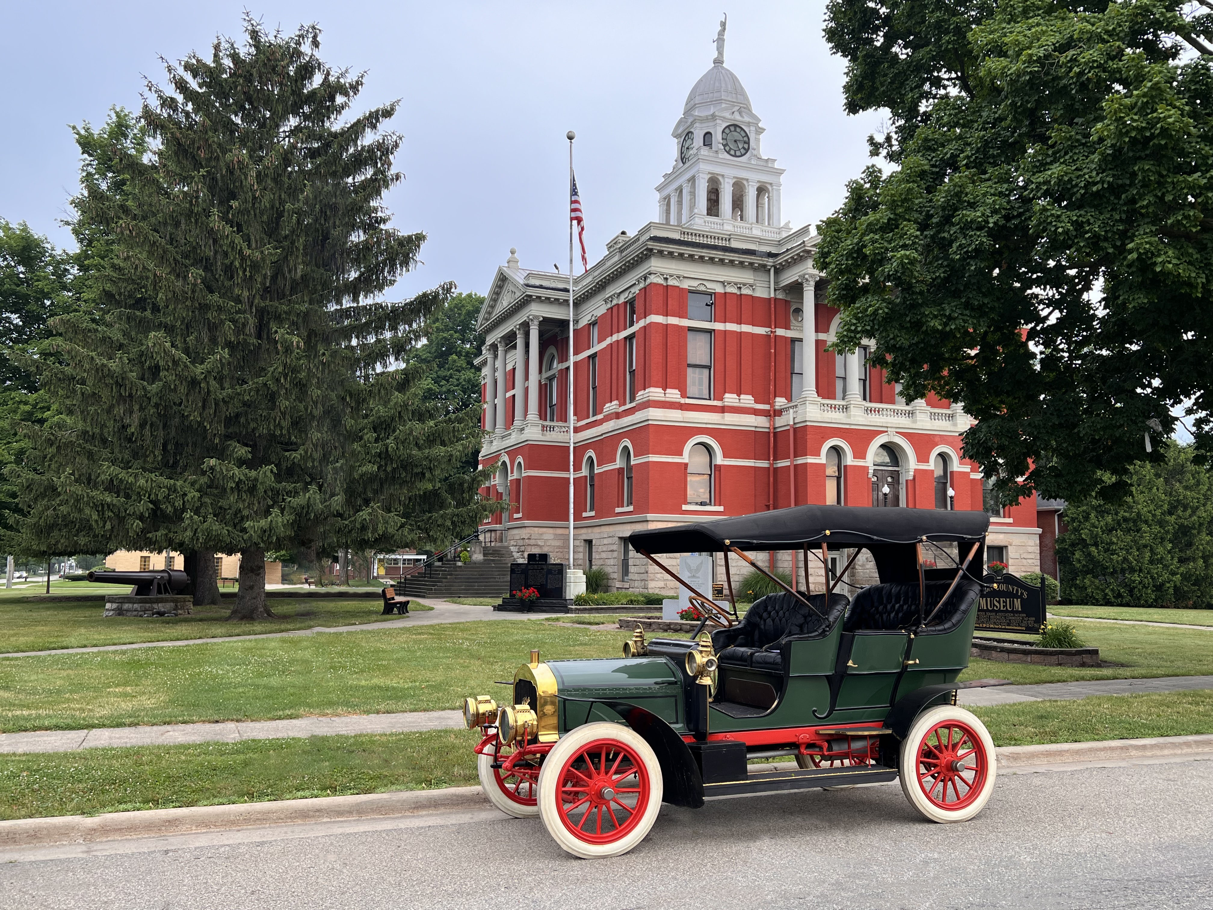 A recreation of the image of the 1905 photo in front of the Eaton County Courthouse
