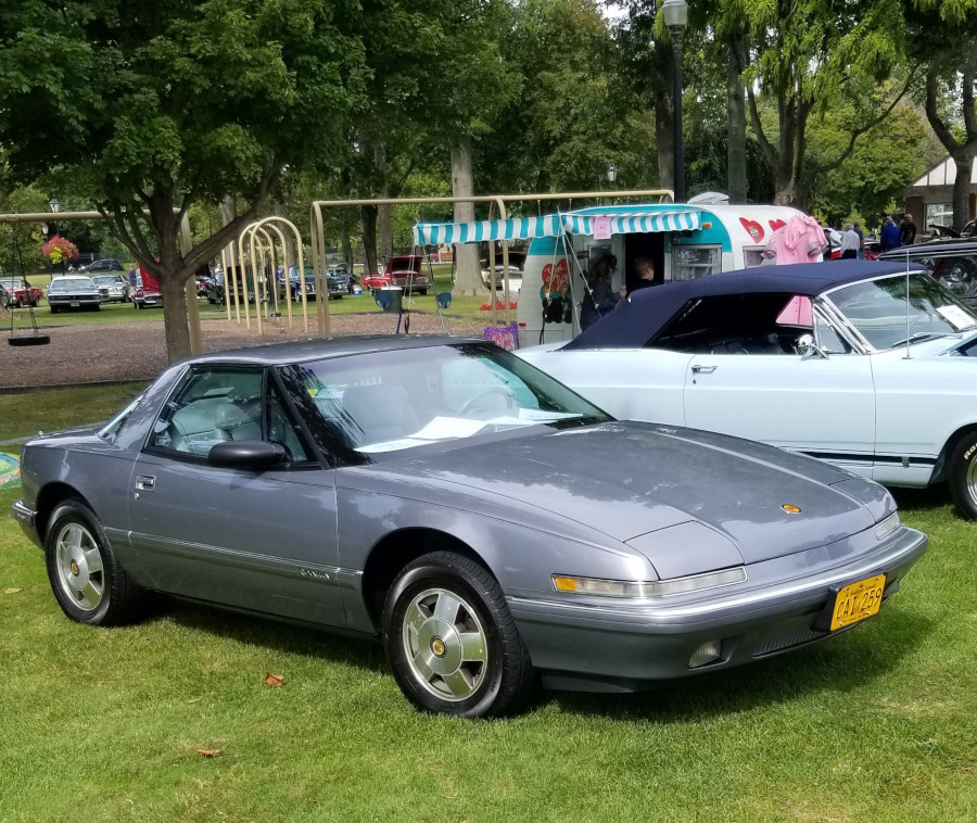 Another view of the Buick Reatta CROPPED AND RESIZED 4