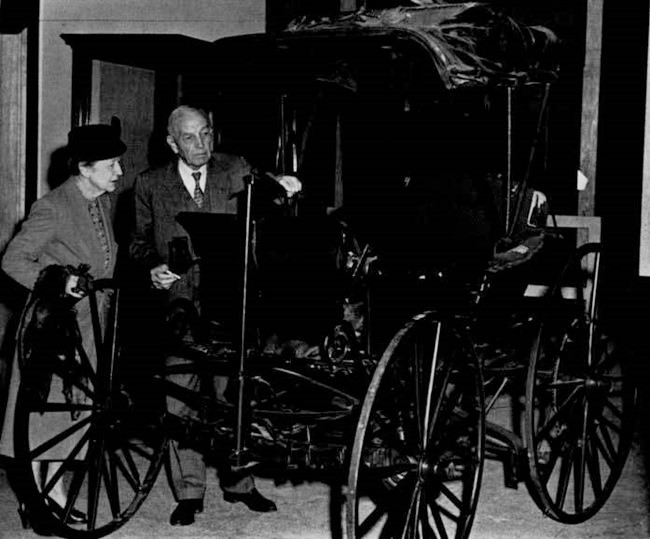 Mr and Mrs J Frank Duryea with the 1893 Motor Wagon before its restoration Smithsonian 5