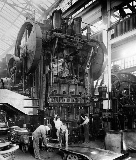 Dodge Main assembly line 1918 CROPPED 3