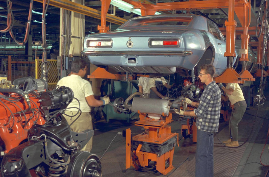 1967 Chevy Camaro assembly plant GM Heritage Archives RESIZED 1
