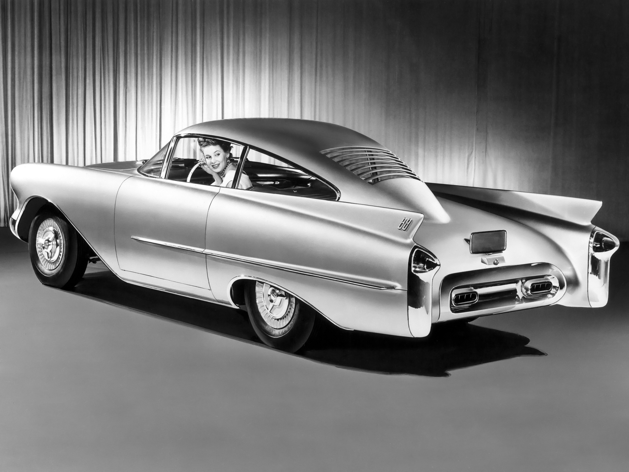 1954 Oldsmobile Cutlass rear end design GM Media Archives 4