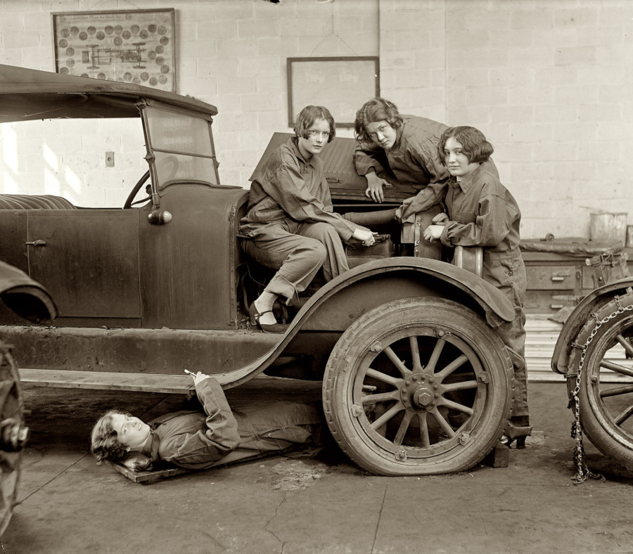 Female auto mechanics 1913 RESIZED 2
