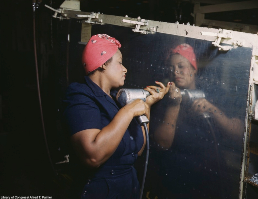 African American women working on wartime production Library of Congress RESIZED 3