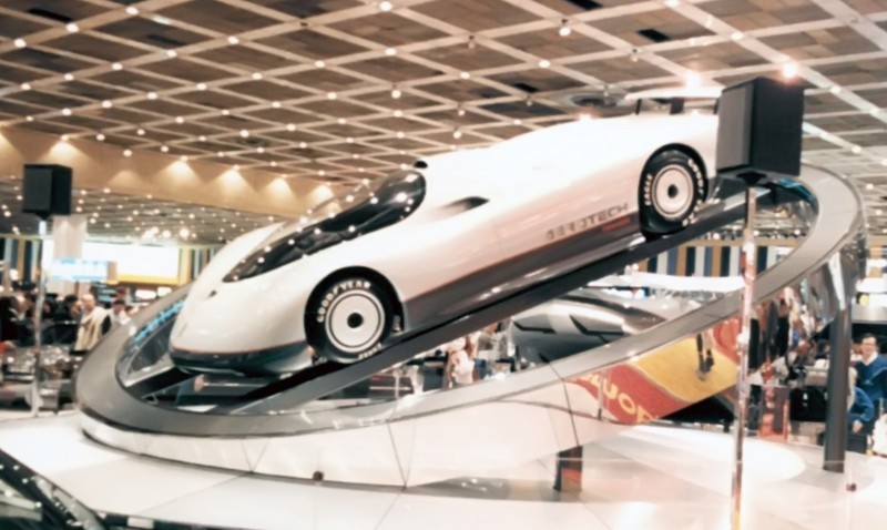 The Oldsmobile Aerotech at the Detroit Auto Show 7