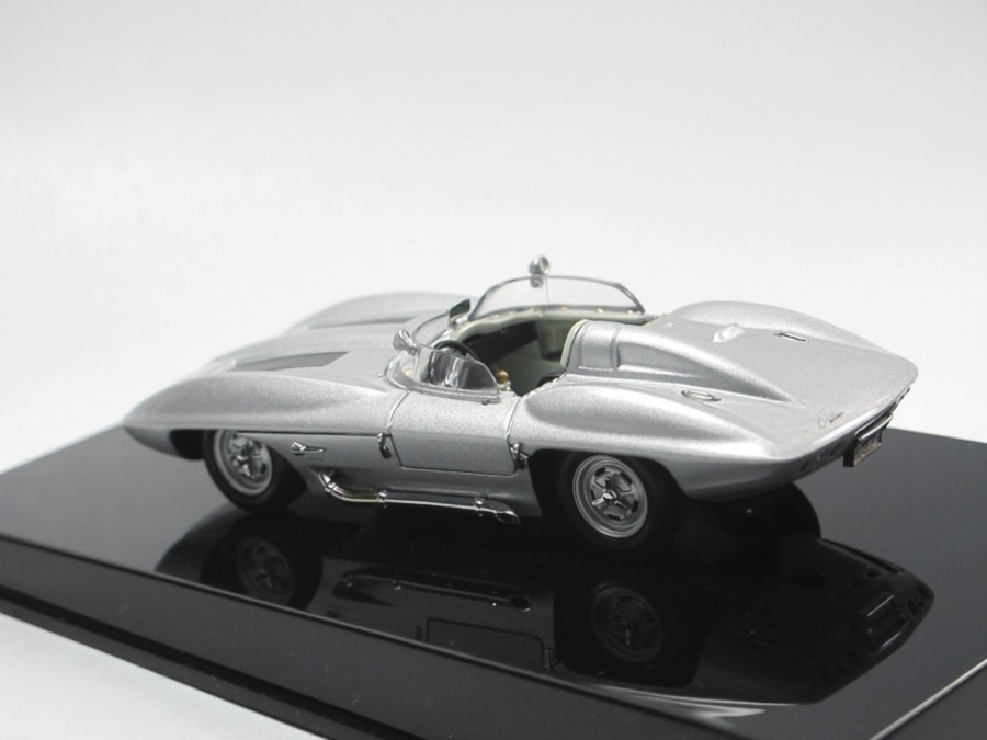 Autoart Chevrolet Corvette Sting Ray diecast model Autoart RESIZED 8