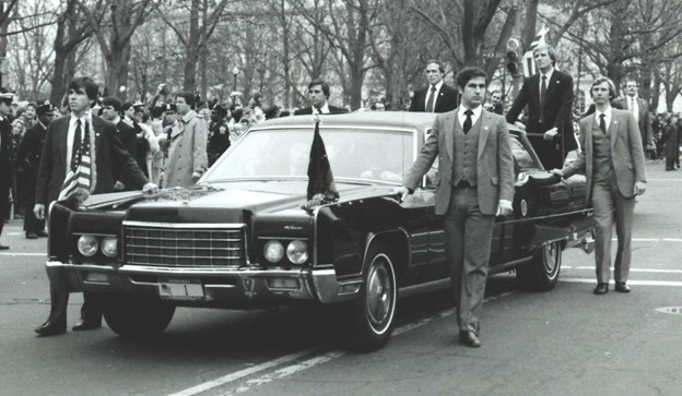 Nixon Limo 1972 Lincoln Continental 7