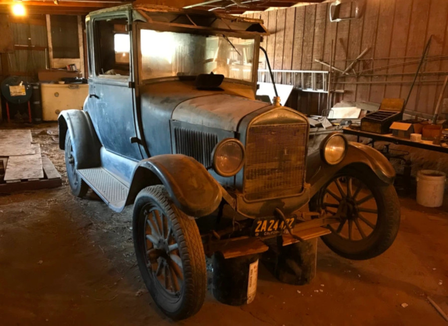 1926 Ford Model T coupe RESIZED 1