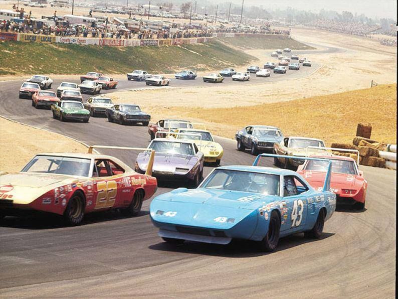 1969 and 1970 Chrysler winged cars leading a race 8