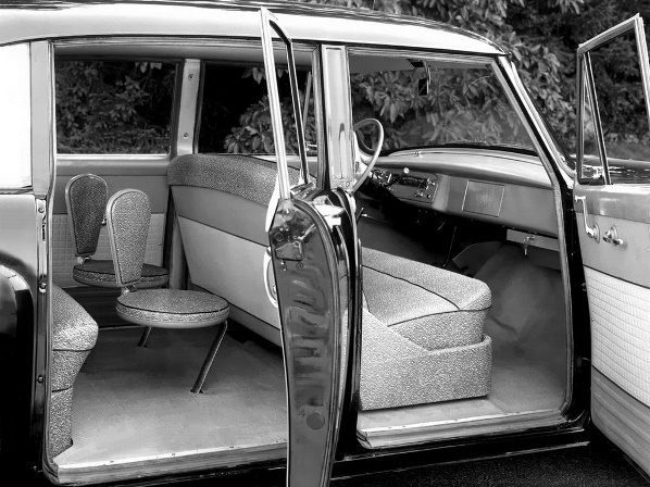 A Checker cabin with jump seats 7