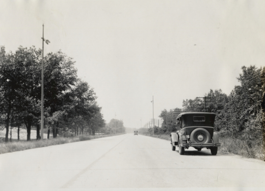 A Packard rides on the Lincoln Highway Indiana Automotive Landmark News RESIZED