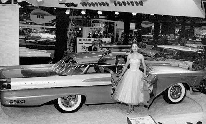 1956 Mercury XM Turnpike Cruiser show car at the 1956 Cleveland Auto Show 6