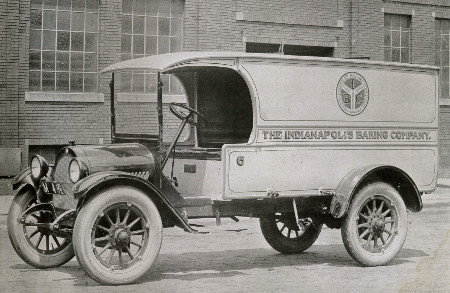 file 20170517133235 Oldsmobile Early Truck Market