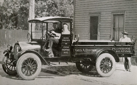 file 20170517133342 Oldsmobile Early Truck Market