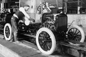 1913 Fords Moving Assembly Line