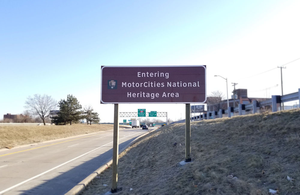 motorcities_nha_ambassador_bridge_sign_2000.jpg